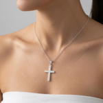 Pingente Cruz com Detalhe Texturizado Folheado a Prata - 3cm - Imagem 3