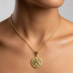 Pingente Medalha São Jorge com Fundo Texturizado - Folheado a Ouro 18k - Imagem 3