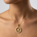 Pingente São Jorge Circular Vazado com Borda Cravejada - Folheado a Ouro 18k - Imagem 3